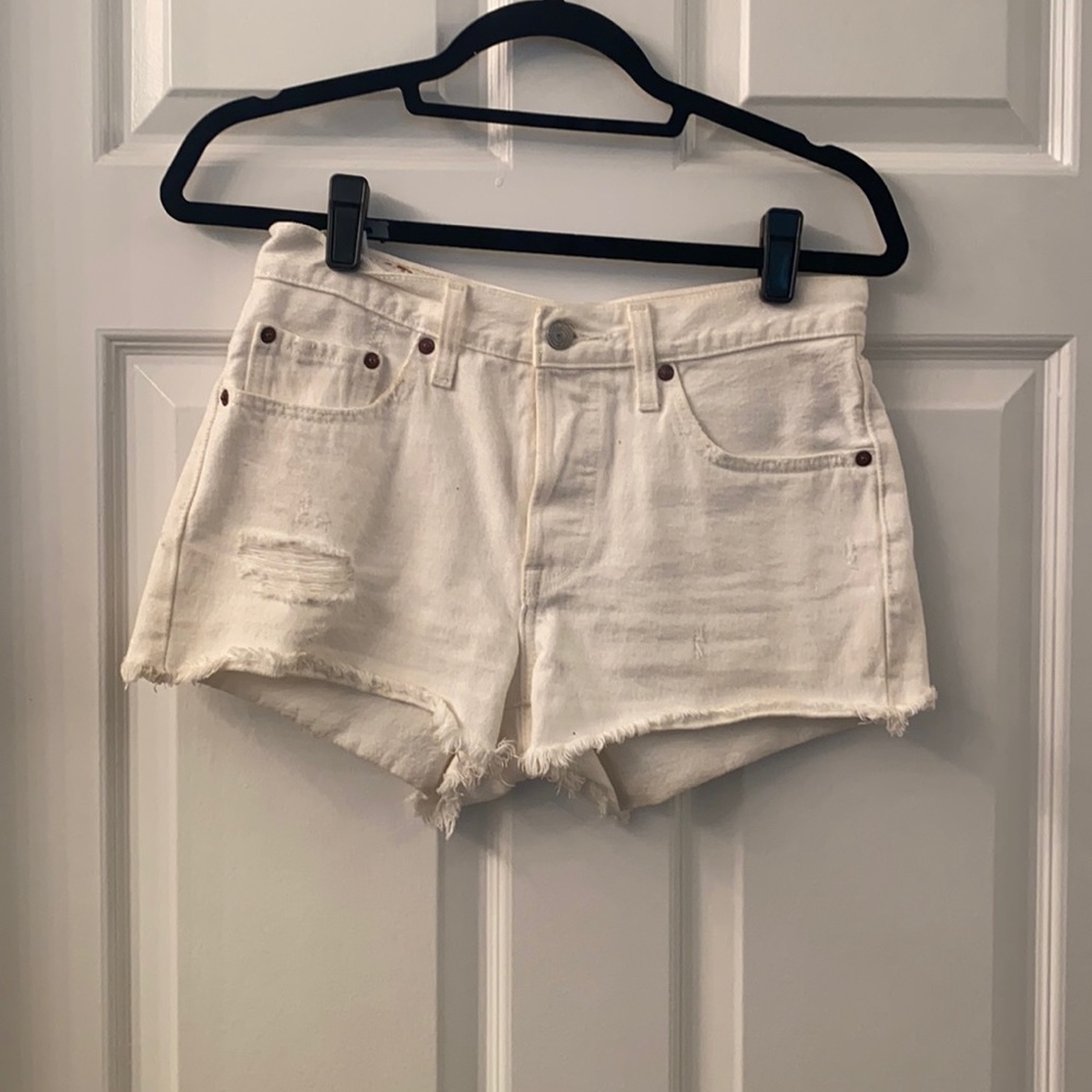 Levi’s white denim 501 shorts size 26